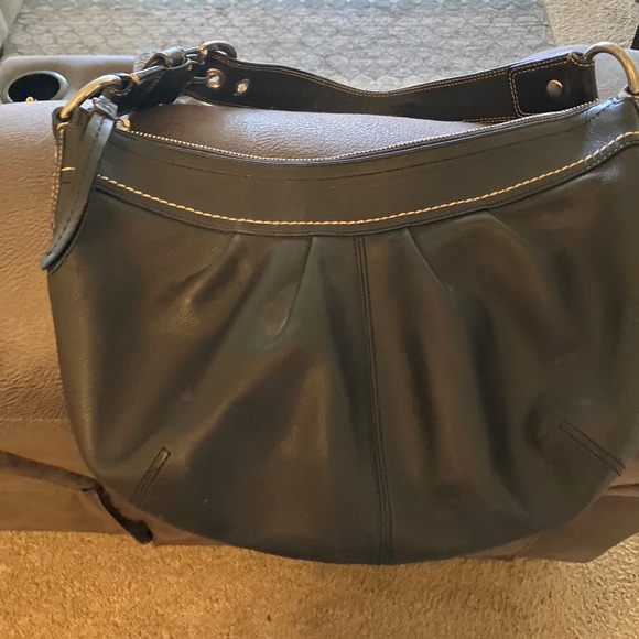 Coach Soho Black Smooth Leather Pleated Shoulder Handbag J0982-F13730 - Picture 1 of 5